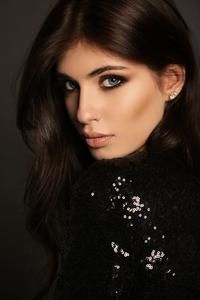 Meet your Posher, Chloe